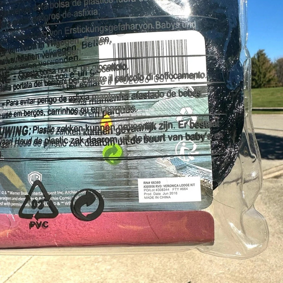 Halloween Character Riverdale Veronica Accessory Kit - Wig Necklace Bowtie - Picture 5 of 6